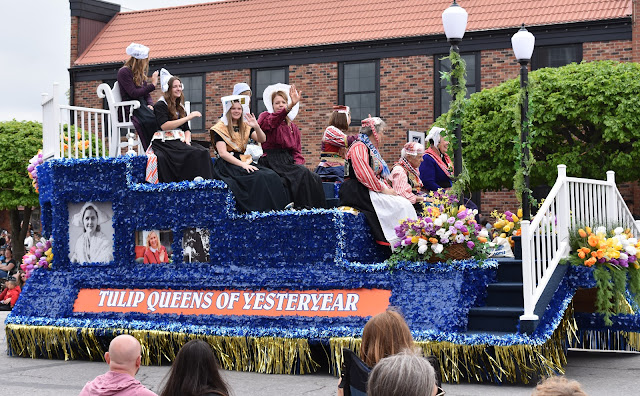Pella Tulip Queens